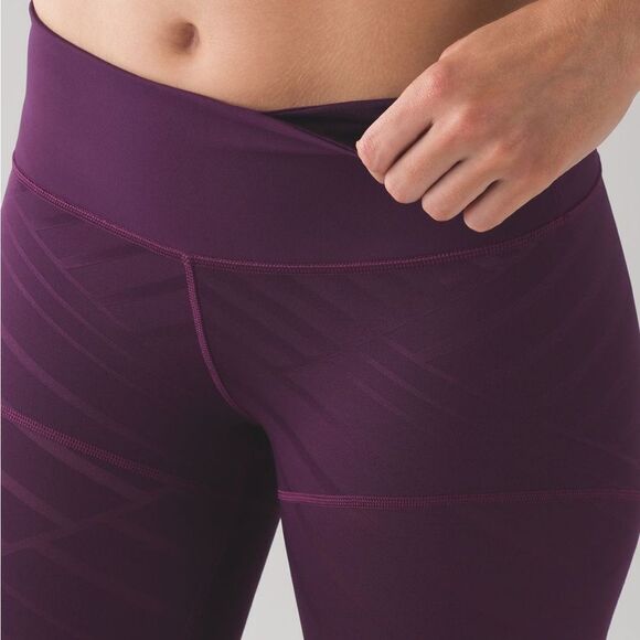 Lululemon Hot Like Agni Crop (23")Darkest Magenta - Picture 5 of 9